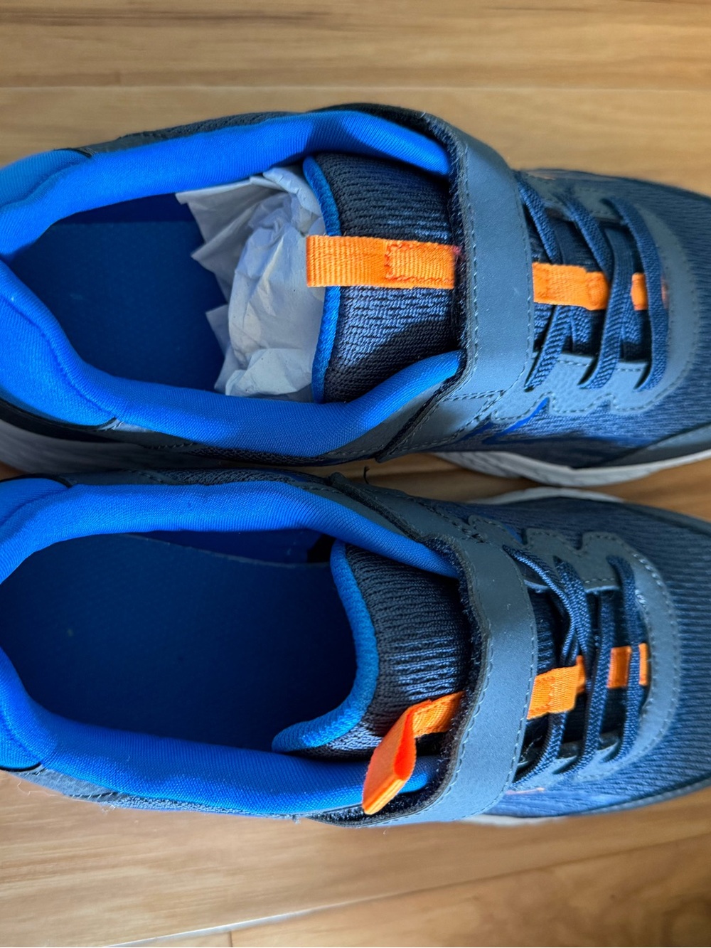 Saucony Kids Sneakers in Blue with Orange Accents Velcro size boys 6 new